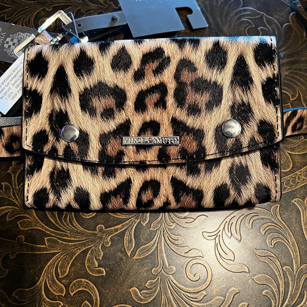 Vince Camuto leopard print Waist bag, Sz Large